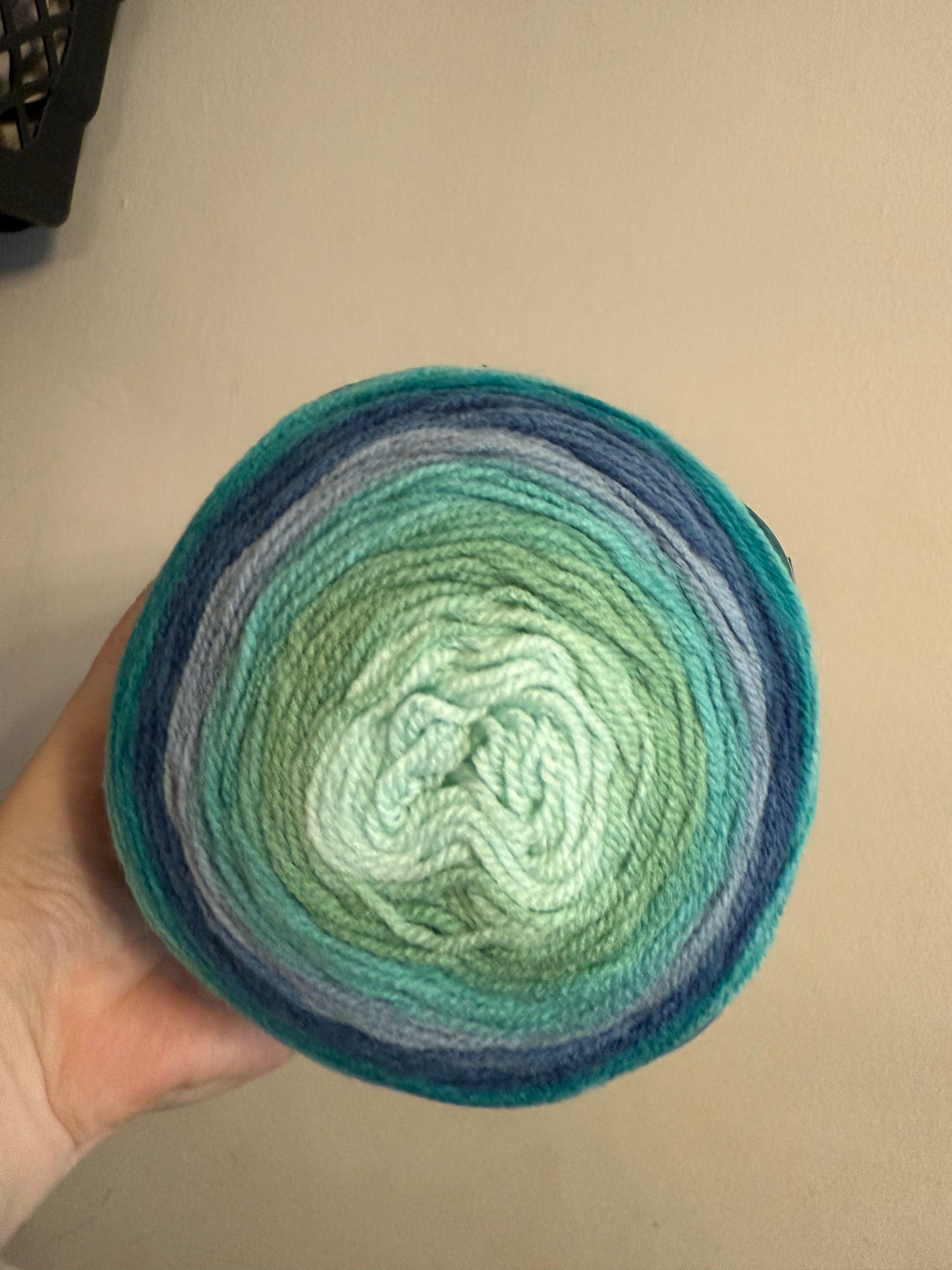 X3 Woollbiene cupcake gradient yarn acrylic 150g