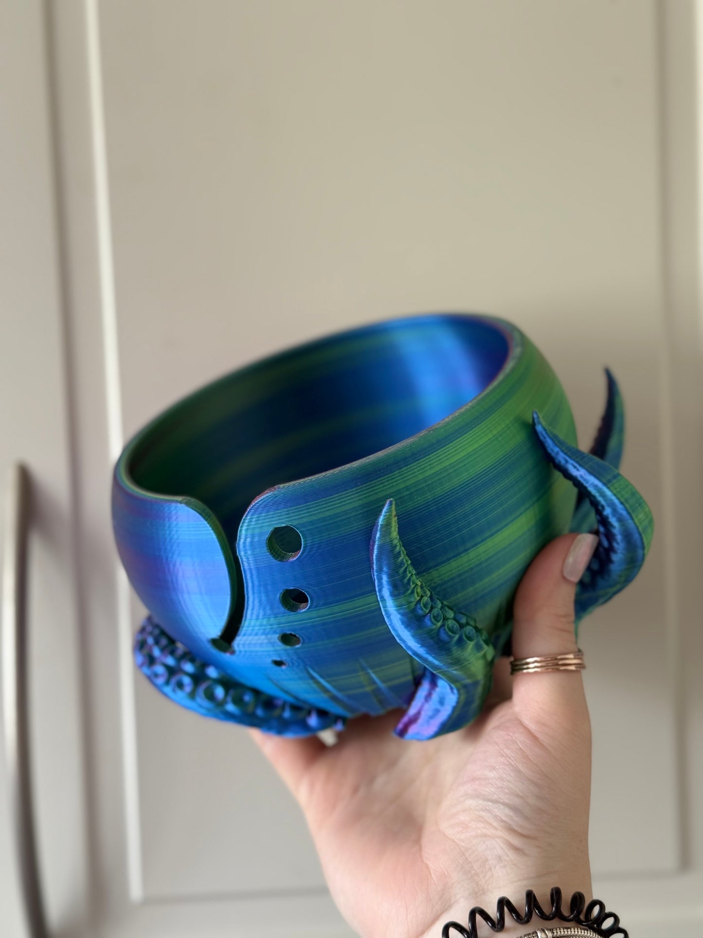 Tentacle yarn bowl