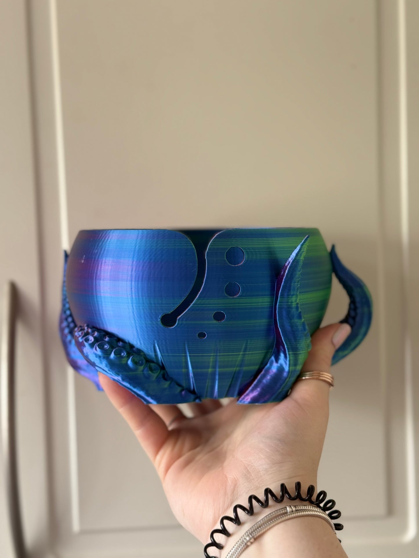 Tentacle yarn bowl