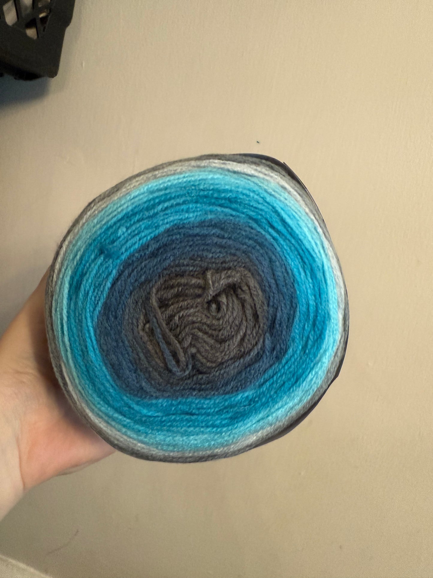 X3 Woollbiene cupcake gradient yarn acrylic 150g